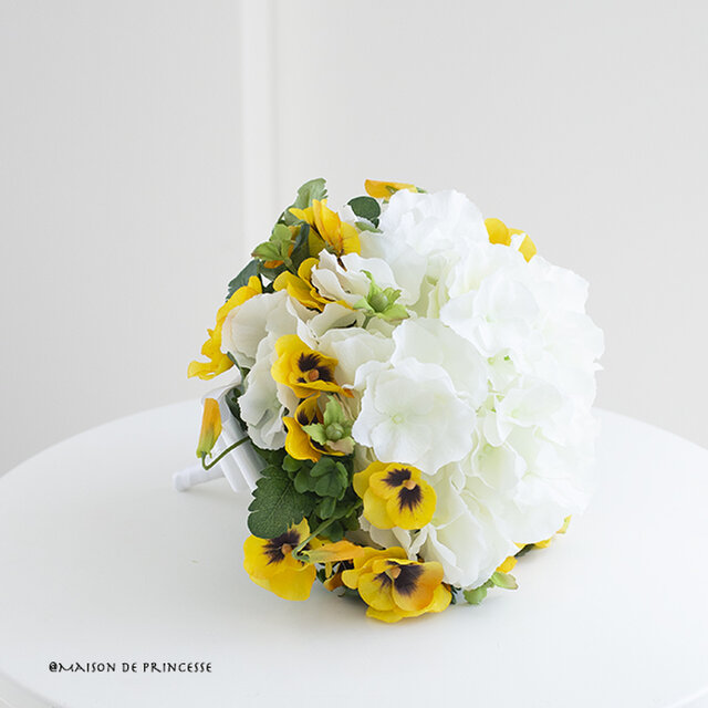 【ブートニア付き】紫陽花とパンジーのハピネスブーケ アーティフィシャルフラワー (造花)前撮り 海外ロケフォト の画像1枚目