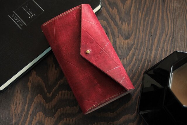 ★展示品★ワイルドな肌理に乱線の入った本革 手帳型 iPhoneケース / エンジの画像1枚目