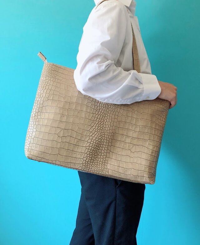 ビジネス トートバッグ 本革 クロコ型押し オーク A4サイズの画像1枚目