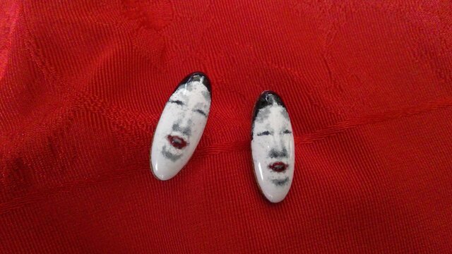 【手描き】能面長小面七宝耳飾の画像1枚目