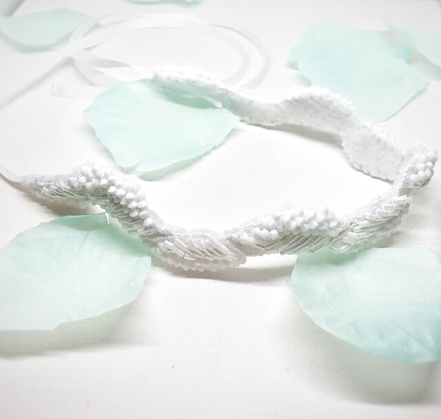 イキシア カチューシャ WHITEの画像1枚目