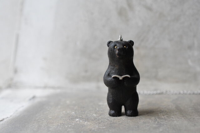 order G様:bear and book pendantの画像1枚目