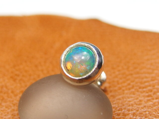 オパールピアス 3 【silver】の画像1枚目
