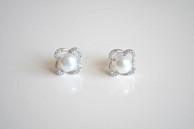 ★SILVER製ピアス*淡水パールのフラワー★送料無料♪の画像1枚目
