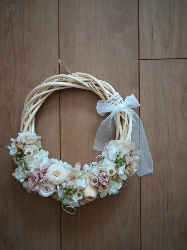 チュールリボンと優しい花々のwreathの画像1枚目