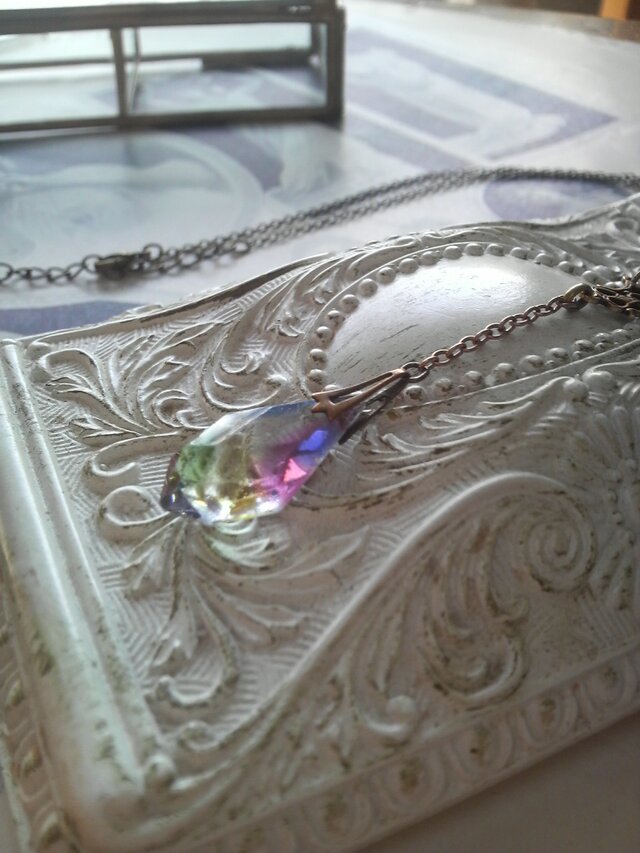 Antique アイリスGlass(21×12.5ミリ)Drop ネックレスの画像1枚目