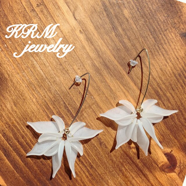 White flower pierce Ⅱの画像1枚目