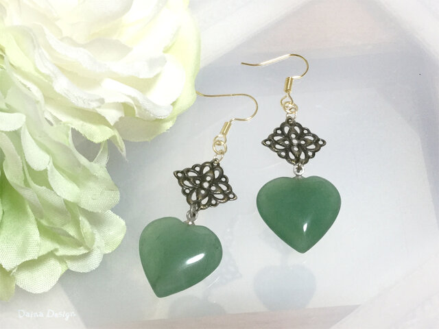グリーン アベンチュリン ハート シェイプ 天然石 ピアス イヤリング ☆ ダイナデザイン ☆ ゴールド カラーの画像1枚目