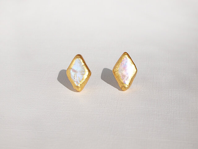 金箔とパールのスタッドピアス/Hishiの画像1枚目