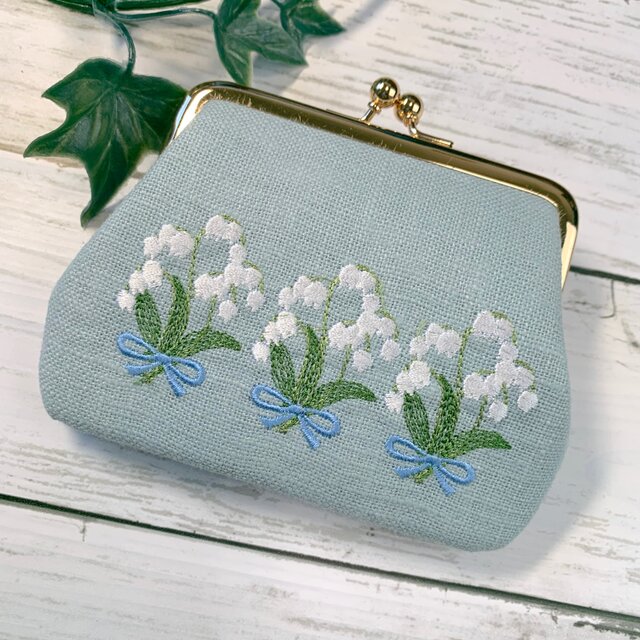 (両面刺繍)すずらん 二つ折の札が入る がま口薄型 カードポケットx2個付 リネン の画像1枚目