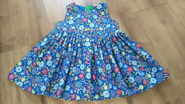 90㎝~丸首ふんわりギャザーノースリーブワンピースの画像1枚目