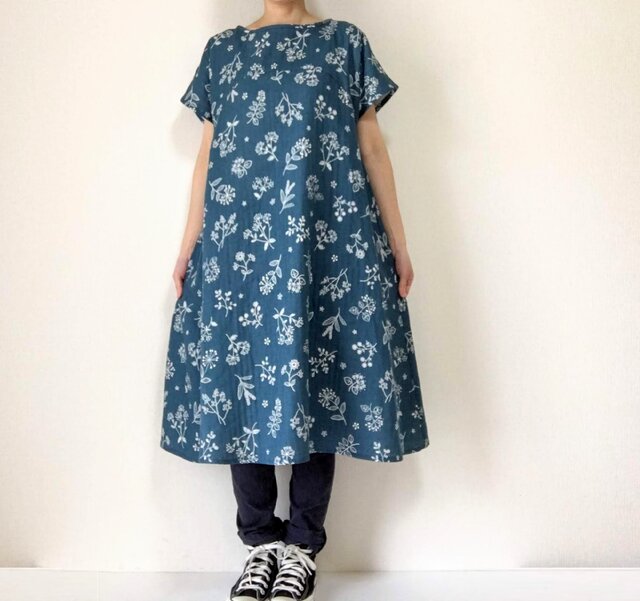 ステッチ刺繍調*草花のフレアワンピース*やわらかダブルガーゼ*半袖の画像1枚目