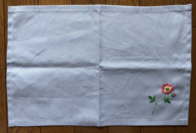 刺繍のランチョンマット☆野ばらの画像1枚目