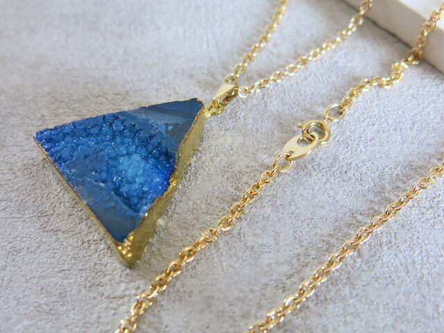 ☆sale☆地球のようなブルー トライアングル ドゥルージーネックレス Druzy 天然石 鉱物の画像1枚目