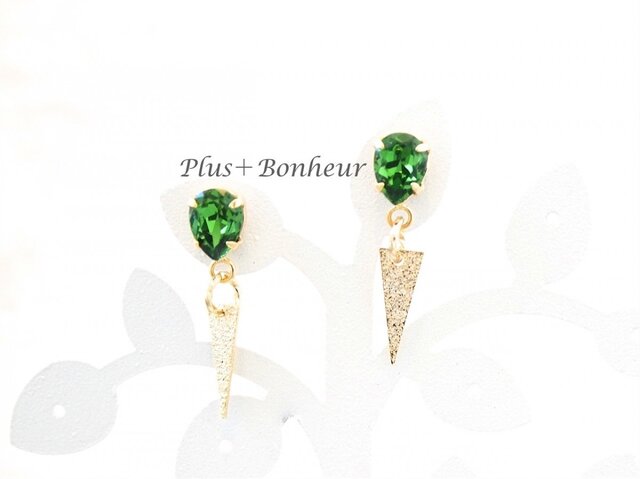 SOLD OUT◆スワロ#4320ファーングリーンのピアス◆の画像1枚目