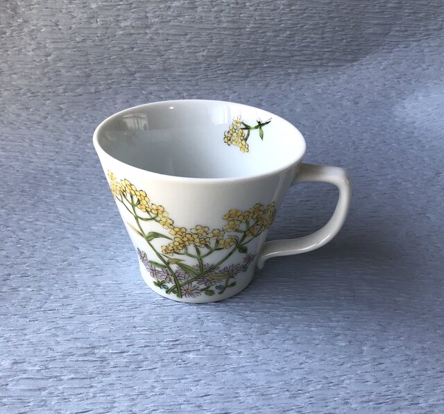 マグカップ アキノキリンソウ絵 小ぶりシオン添えの画像1枚目