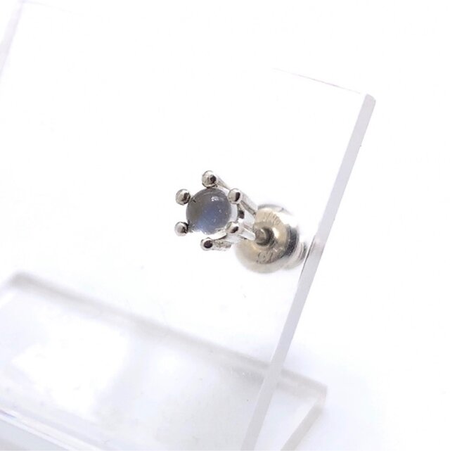 【送料無料】光る石のシンプルクラウンピアス、蓄光石、シルバー製の画像1枚目