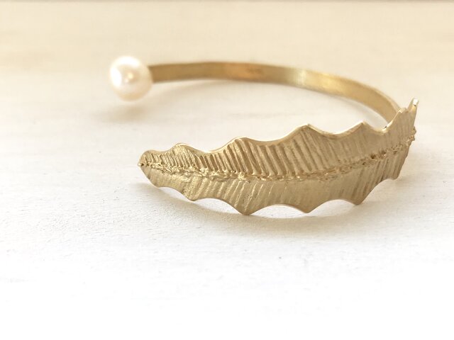leaf and pearl bangleの画像1枚目