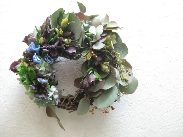 クリスマスローズとユーカリのwreathー春の庭の画像1枚目