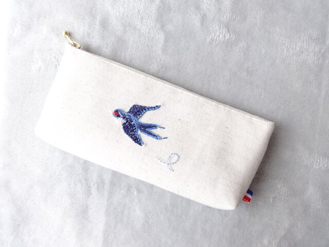 <展示品>ツバメ 手刺繍ポーチの画像1枚目