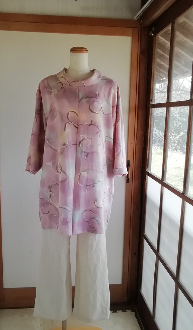 紫がかったピンクのチュニック