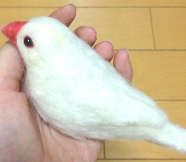 (売約済)羊毛フェルト握り文鳥 白文鳥の画像1枚目