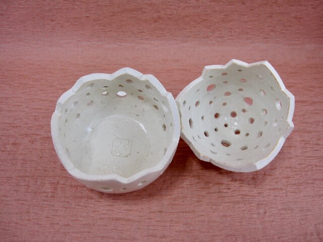 陶器 たまご型穴あきキャンドルスタンド 白-1 【190403】 | iichi