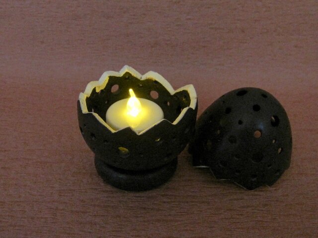 陶器 たまご型穴あきキャンドルスタンド 黒-1 【190405】 | iichi 日々