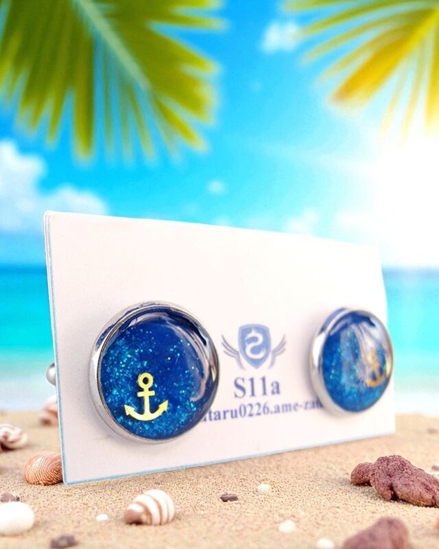 波のきらめきを宿す、夏のカフスボタン　シアンブルー　シルバー金具