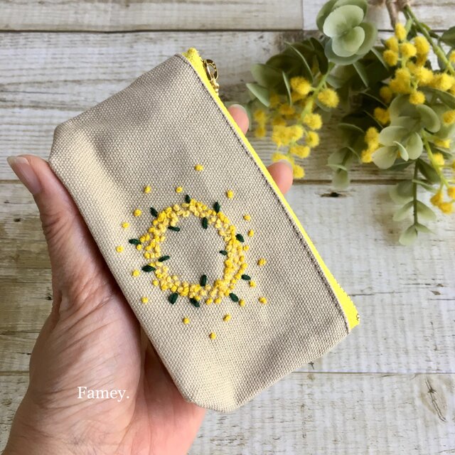 花手刺繍アクセサリーケース*ハンドメイド - 小物