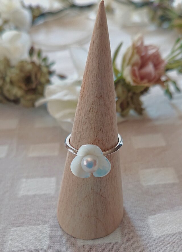 お花の指輪の画像1枚目