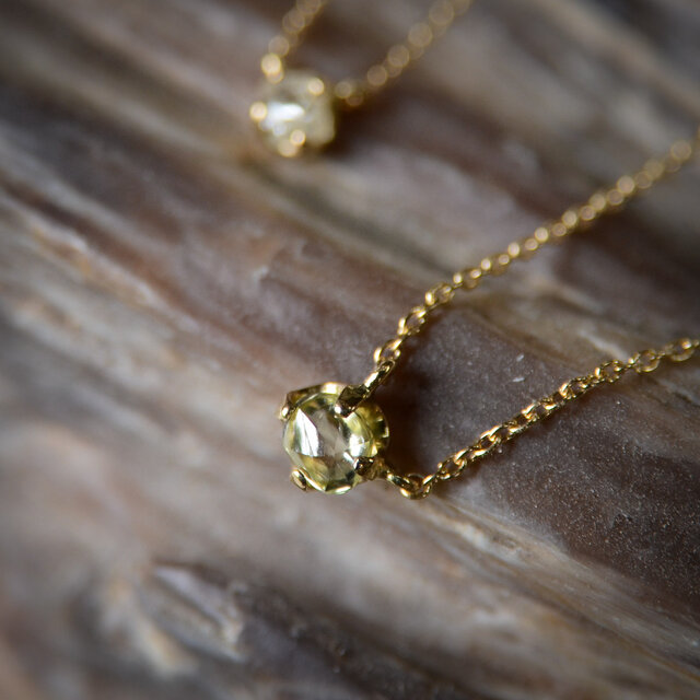 ラフ ダイヤモンド(0.34ct)のプチペンダントネックレスの画像1枚目
