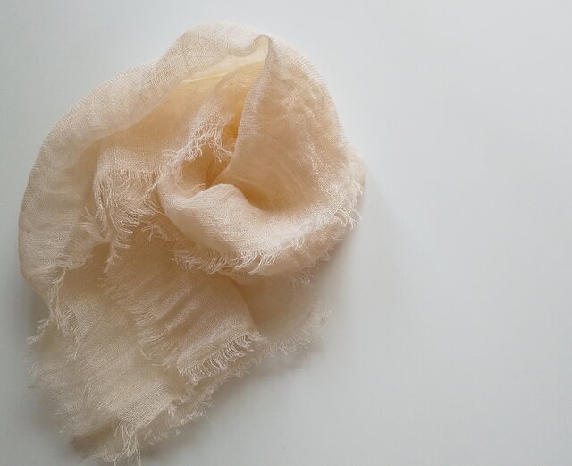 ふんわり柔らか♪リネンガーゼミニストール 草木染め びわ染*の画像1枚目