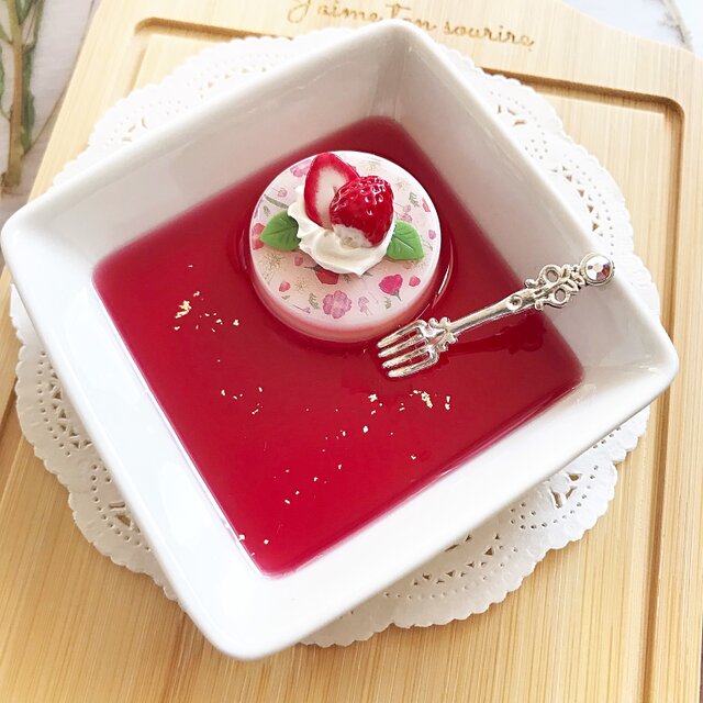再販!花柄いちごケーキのアクセサリートレイの画像1枚目
