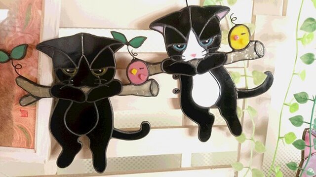 ぶ～らぶ～ら白黒猫のステンドグラスオーナメント | iichi 日々