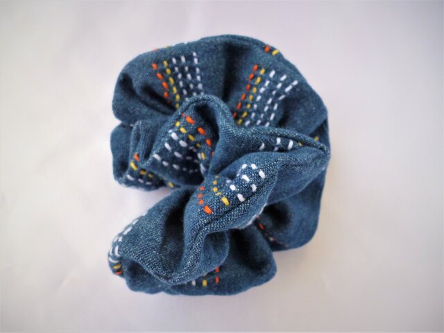 デニムクマ刺繍シュシュ デニムクマ刺繍シュシュ