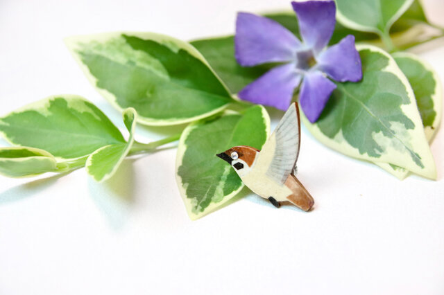 【和紙貼り絵アクセサリー】-スズメのピンブローチの画像1枚目