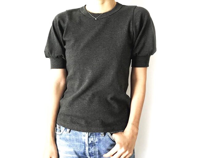 形にこだわった 大人のギャザー袖Tシャツ【サイズ・色展開有り】の画像1枚目