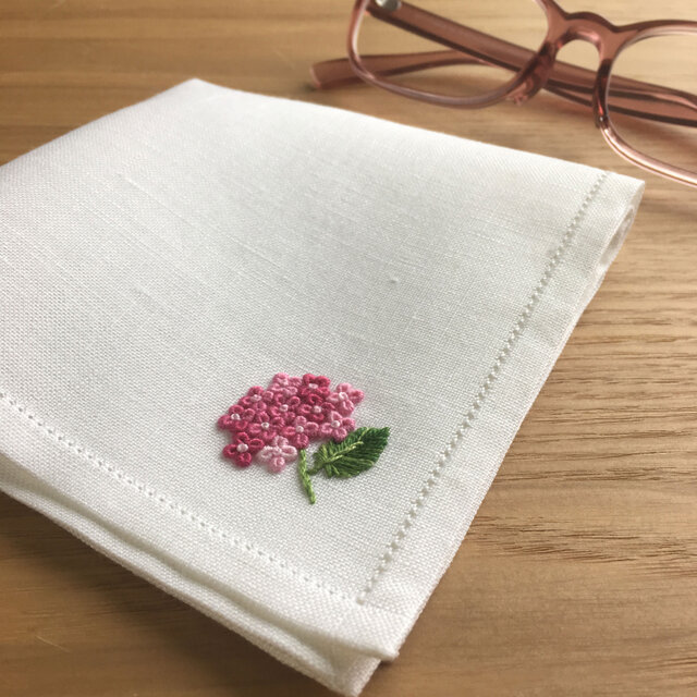 梅雨のアジサイ｜プレミアムｖｅｒリネンの手刺繍ハンカチ＊セミオーダー＊