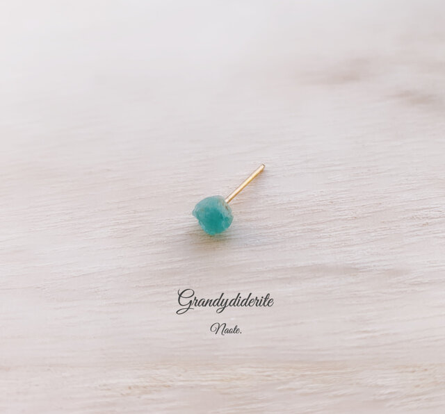 原石ピアス グランディディエライト（片耳） | iichi 日々の暮らしを