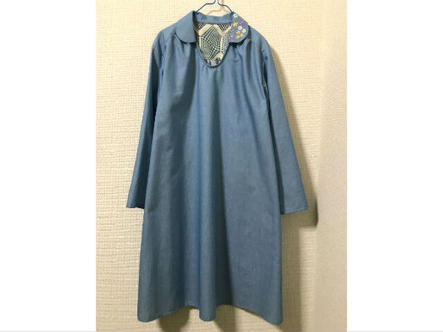 襟に花刺繍のワンピースの画像1枚目