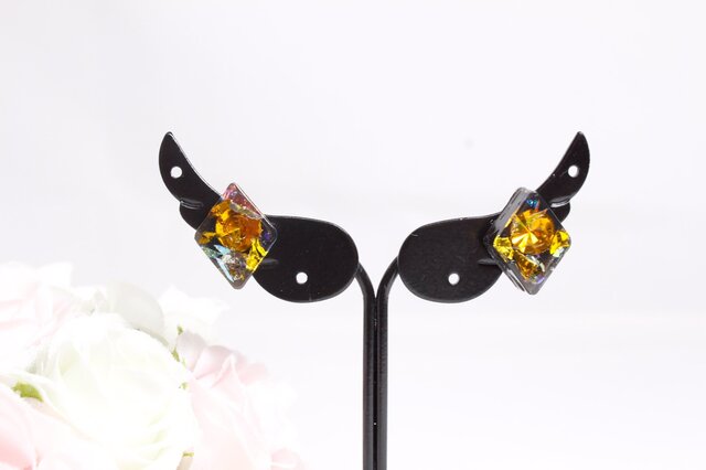 キラキラカットのワンポイントダイヤ樹脂ピアス オレンジver.〔368/380〕の画像1枚目