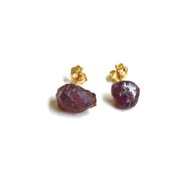 ●原石カットルビーの14kgfピアス●送料無料♪