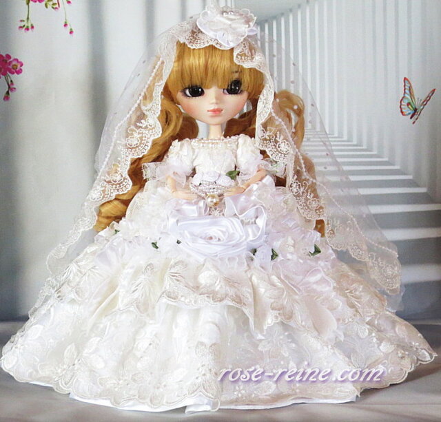 soldローズレーヌの豪華ウエディングドレス 気品あるボリュームレース