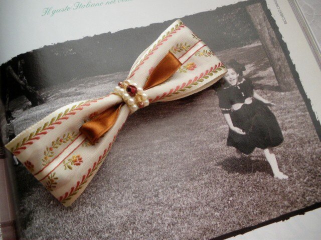 リボンのバレッタ ベージュの画像1枚目