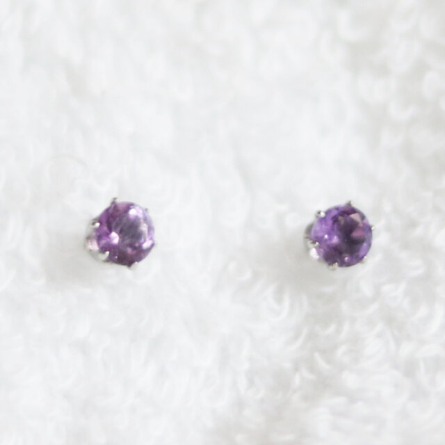 宝石質アメシストのファセットカット・スタッドピアス(4mm・サージカルステンレス)の画像1枚目