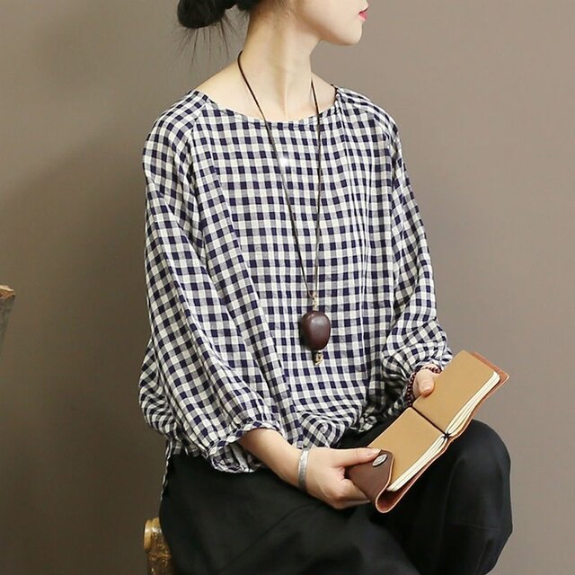 チェックブラウス 紺色の画像1枚目