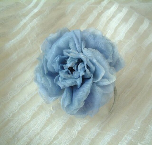 スイス製コットンの薔薇ばら ブルーグレー * コサージュの画像1枚目