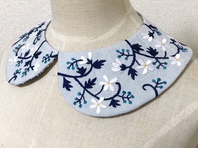 手刺繍つけ襟（水色） | iichi 日々の暮らしを心地よくする
