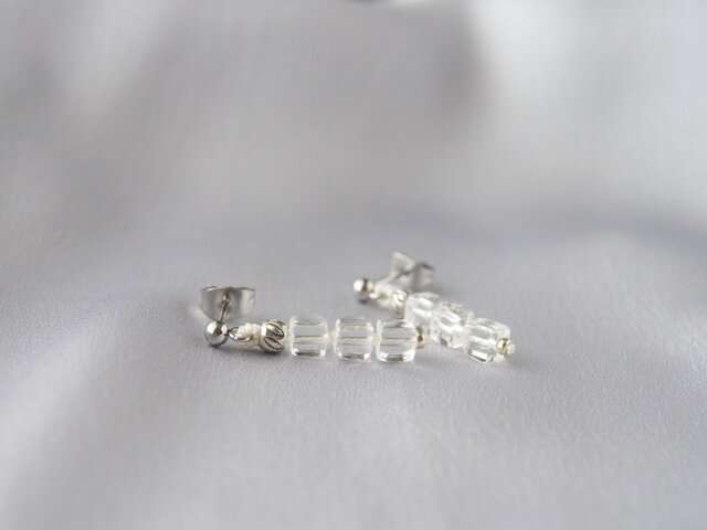 Stick Studs(Crystal Cube)の画像1枚目